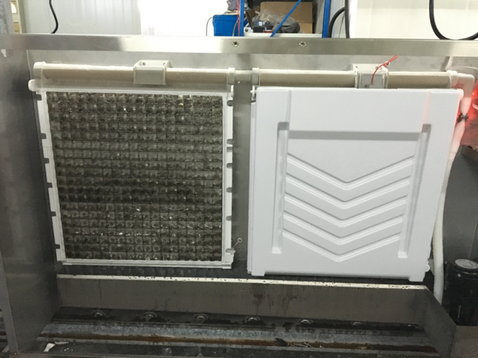 Водяное охлаждение воздуха/создателя куба льда R134A ясное квадратное 28